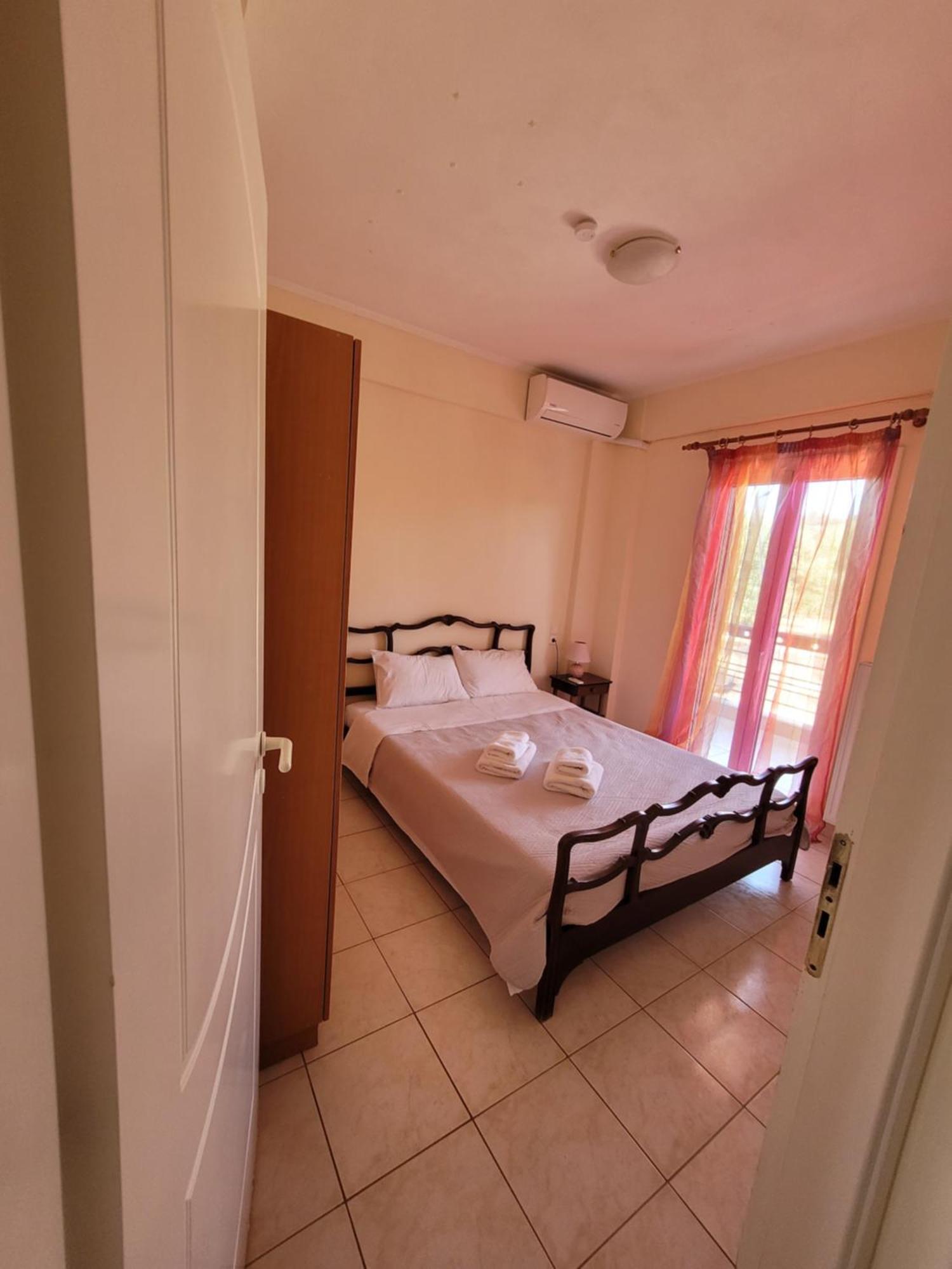 Ostria Seaside Apartments Patras Ngoại thất bức ảnh